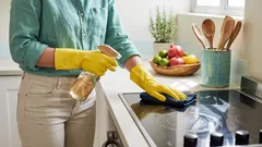 Fettentfernung in der Küche: Die besten Tipps von einem professionellen Reinigungsprofi