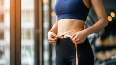 Willst du einen flachen Bauch – Das sind die besten Übungen für deine Bauchmuskeln