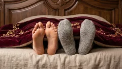 Schlafen mit Socken: Schaden oder Nutzen? Ein Mythencheck, der alle überraschen wird